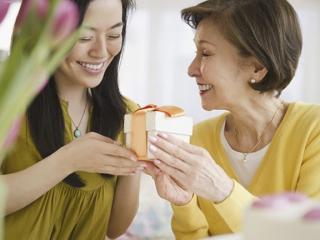 Mua gì để tặng quà cho mẹ nhân ngày 8/3