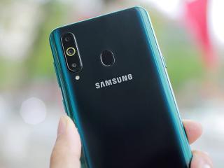 Đánh giá Samsung A9 Pro (A8s): Smartphone nốt ruồi đầu tiên trên thị trường