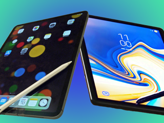 Đặt lên bàn cân so sánh Samsung Galaxy Tab S4 Hàn Quốc và iPad 9.7 inch 2018 Hàn Quốc