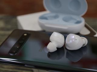 Samsung Galaxy Buds phát triển nhanh, Apple Airpods tiếp tục giữ ngôi vương trong thị trường tai nghe không dây