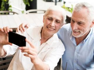 Điểm danh những dòng smartphone cho người già