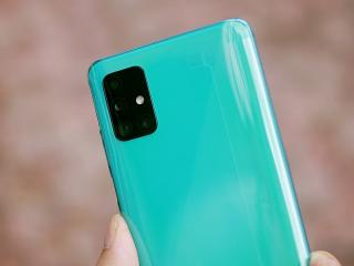 iPhone XR là điện thoại iOS bán chạy nhất. Vậy đâu là chiếc smartphone Android giá rẻ đáng mua nhất