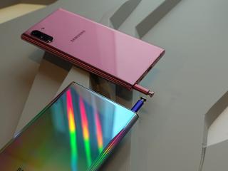 iPhone 11 Pro Max và Galaxy Note 10 Plus ngang tài ngang sức trong cuộc chiến siêu phẩm smartphone 2019