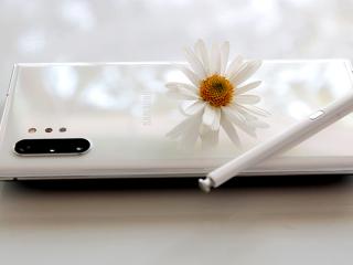 Ngẩn ngơ trước vẻ đẹp hoàn hảo của Samsung Galaxy Note 10 Plus Aura White