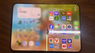 Sự Cố iPhone Duo Hỏng Bản Lề, Sọc Xanh: Apple Nói Gì?