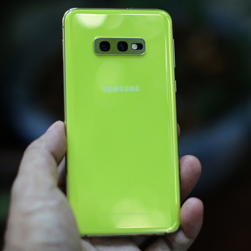 Samsung Galaxy S10e nguyên seal xách tay Hàn Quốc sở hữu màn hình giọt nước thời thượng