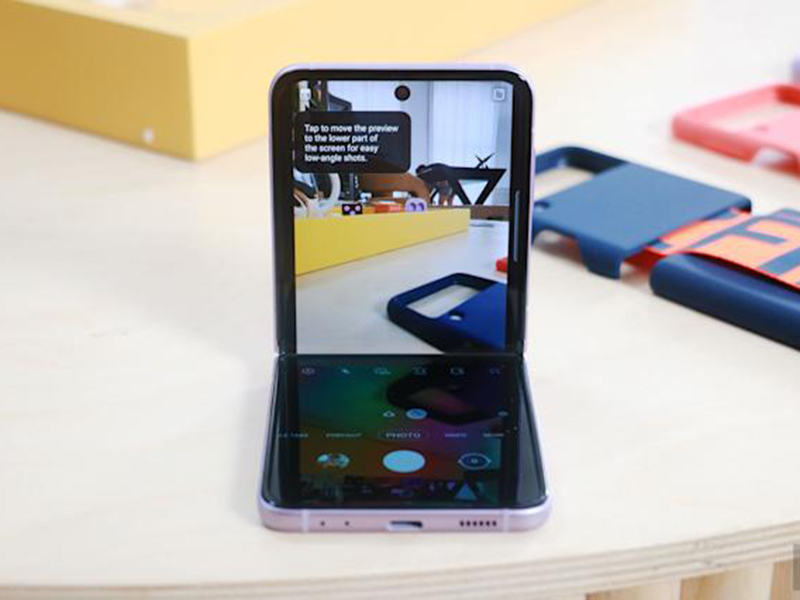 Chụp ảnh bằng camera sau của Galaxy Z Flip 3 