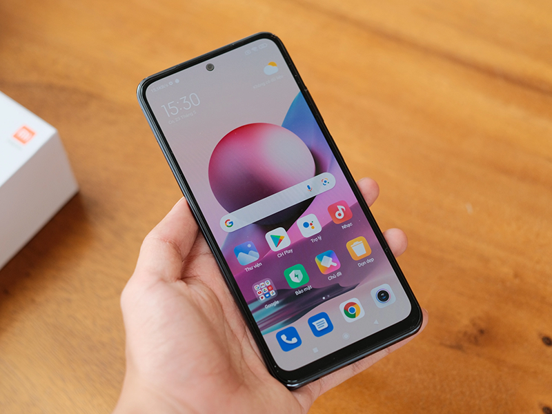 Màn hình nốt ruồi với độ phân giải FullHD+