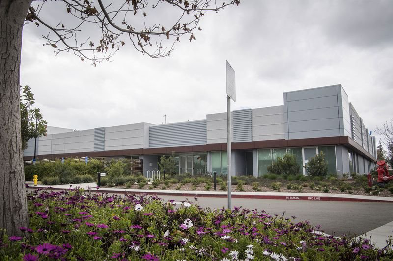 Công Ty Apple Sản Xuất iPhone