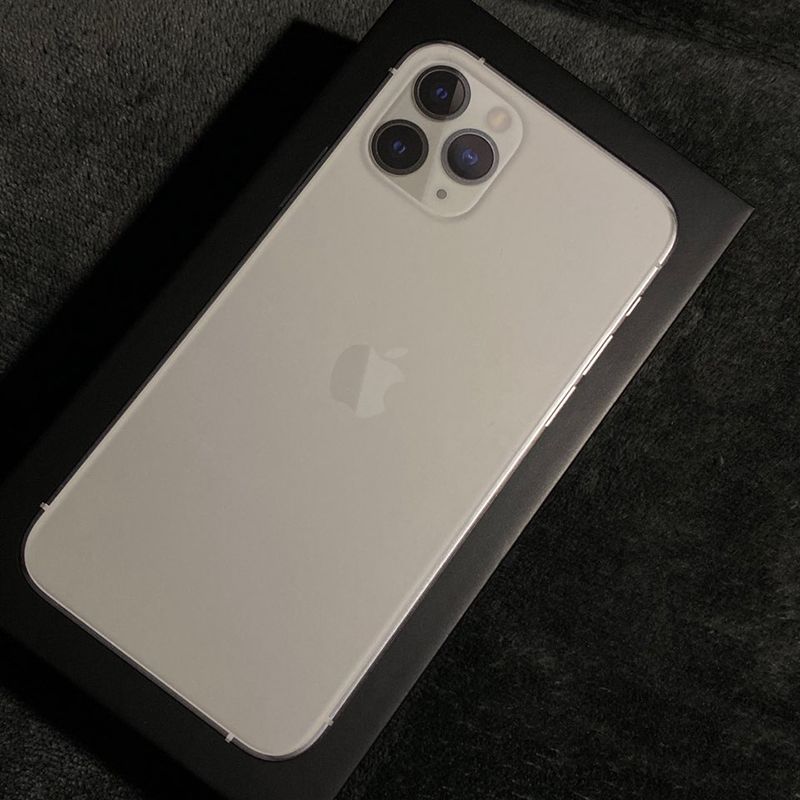 Thời lượng pin vượt trội của iPhone 11 Pro trưng bày