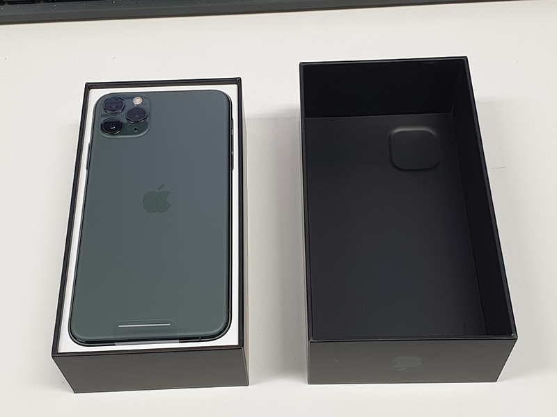 Thiết kế quen thuộc của iPhone 11 Pro 512GB Demo