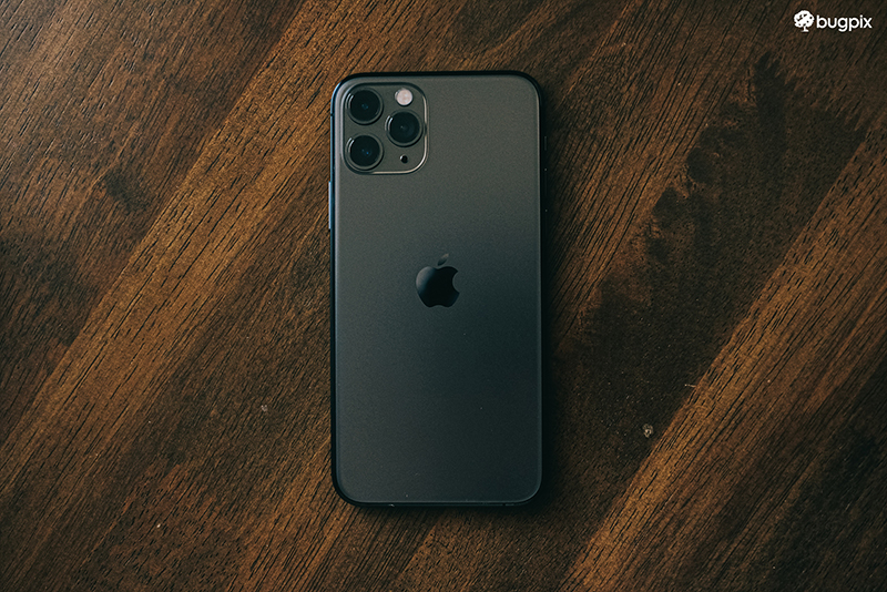 Mặt lưng nhám mờ lần đầu tiên xuất hiện trên điện thoại iPhone