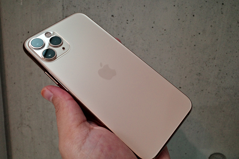 Phần mềm của iPhone 11 Pro Max hàng trưng bày