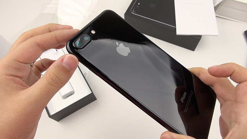 Điện thoại iPhone 7 Plus demo 32GB nguyên seal có thiết kế hoàn hảo đến từng chi tiết