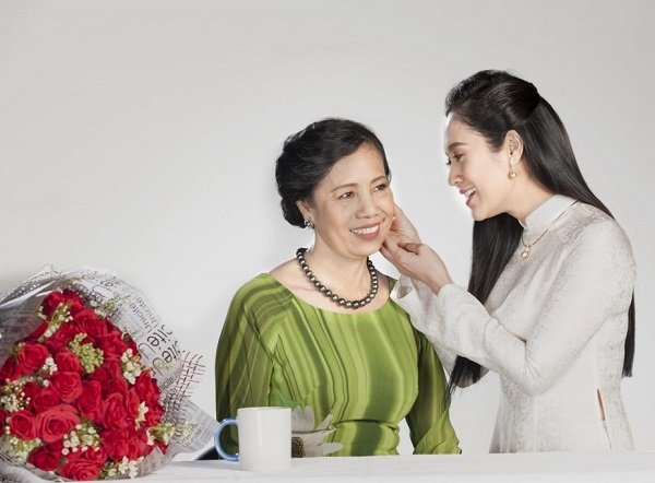 Mua tặng mẹ trang sức nhân ngày 8/3