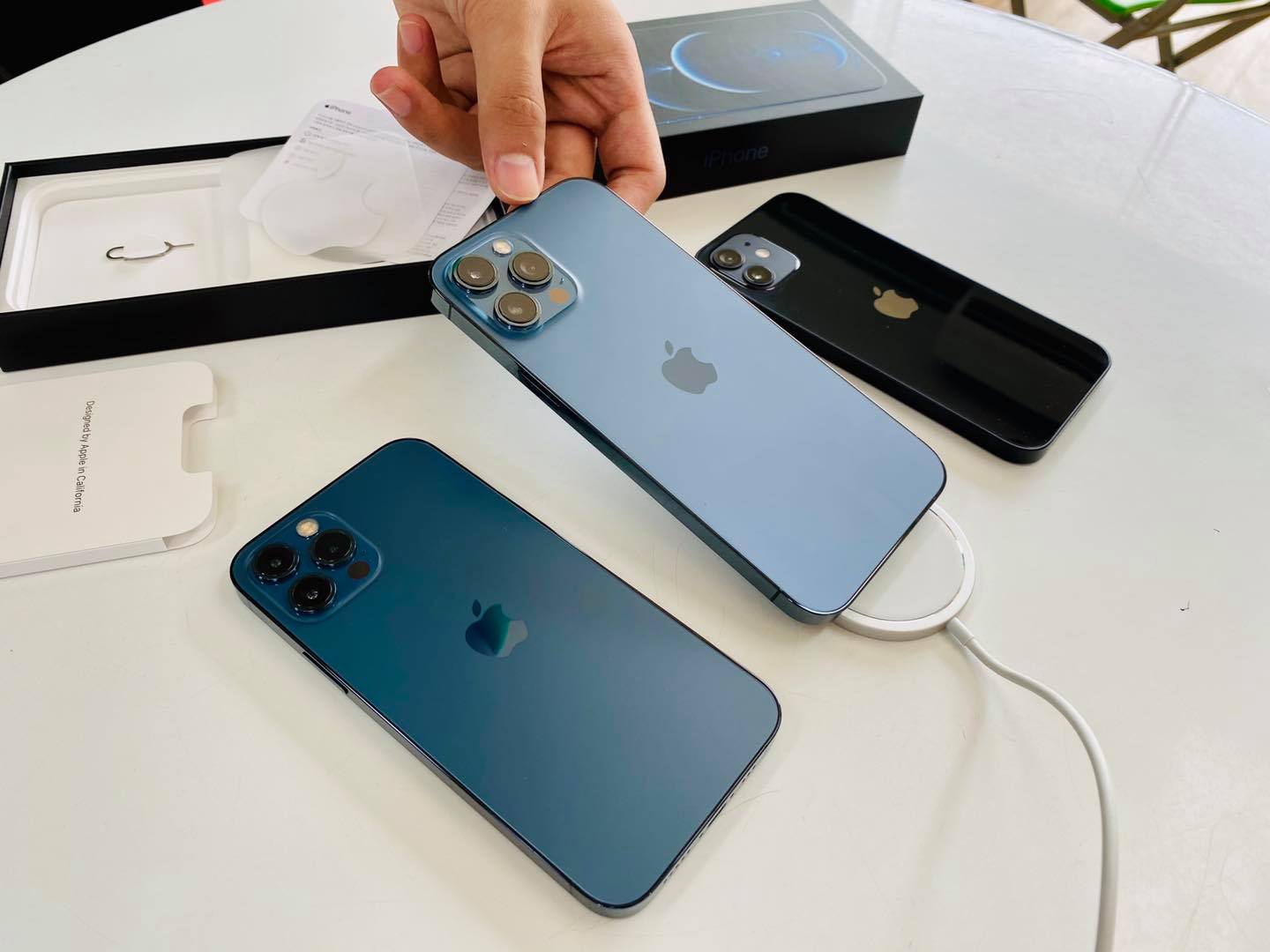 Bộ ba iPhone 12 series đang sẵn hàng tại MinMobile