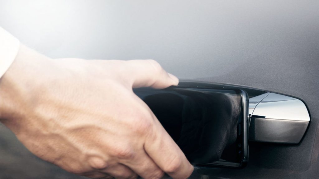 Tính năng CarKey trên iPhone sử dụng HĐT iOS 13.4 Beta