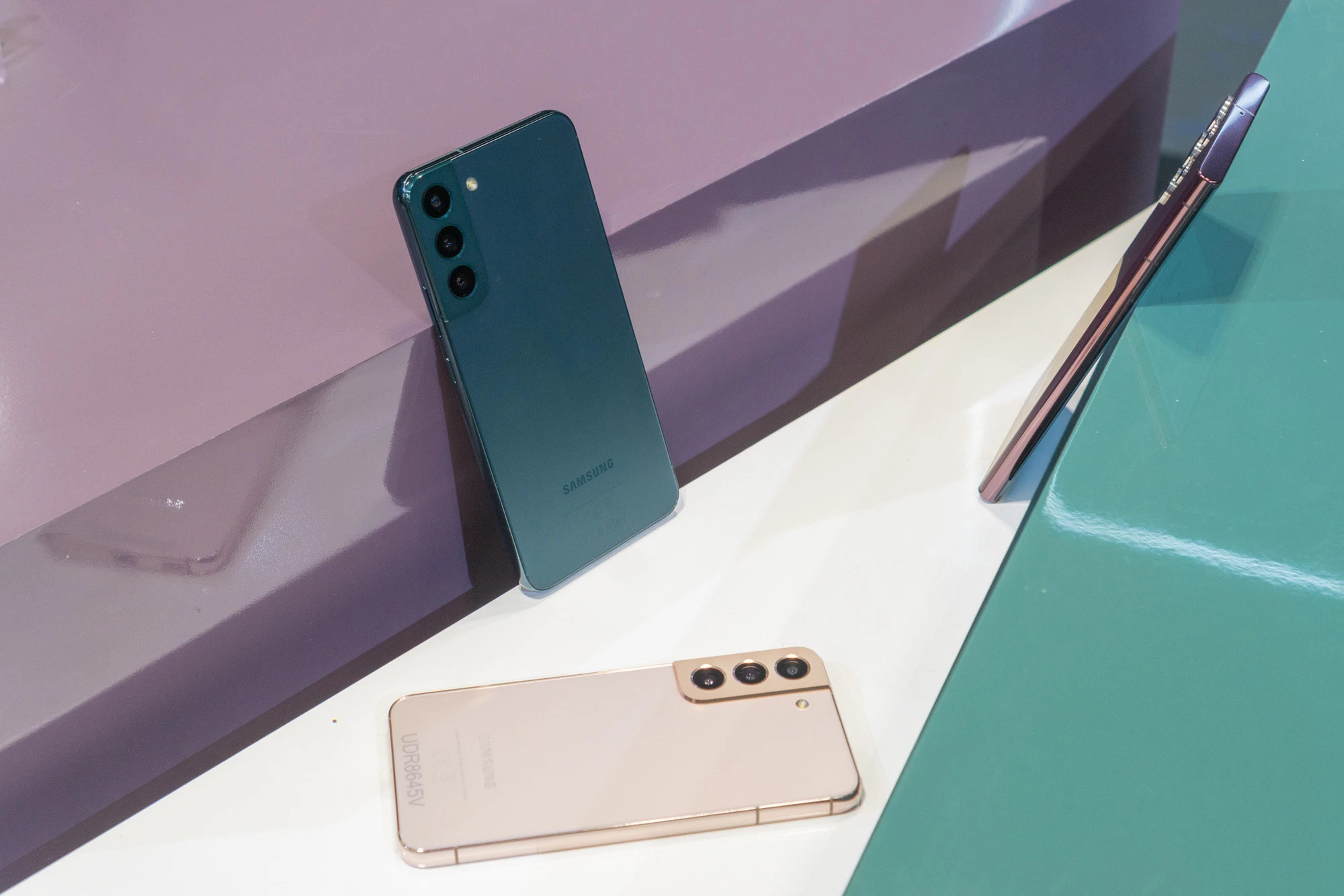 Thiết kế của Galaxy S22 và Galaxy S22 Plus