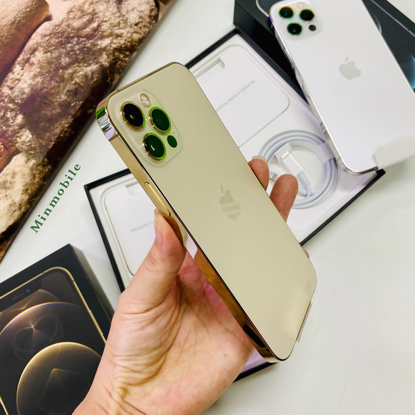 Thiết kế cạnh phẳng của iPhone 12 Pro