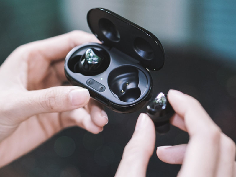Tai nghe Samsung Buds+ hỗ trợ sạc nhanh