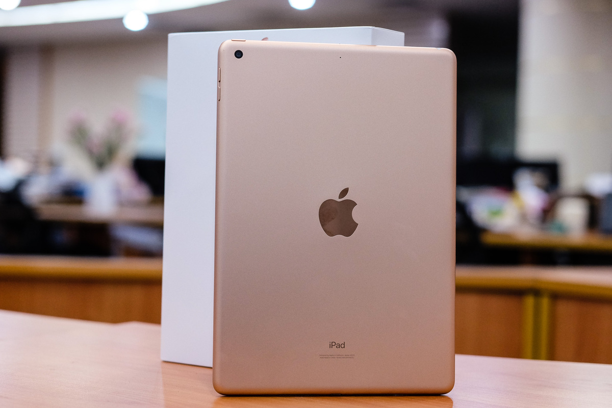 Mặt lưng sang trọng, bắt mắt của iPad gen 8