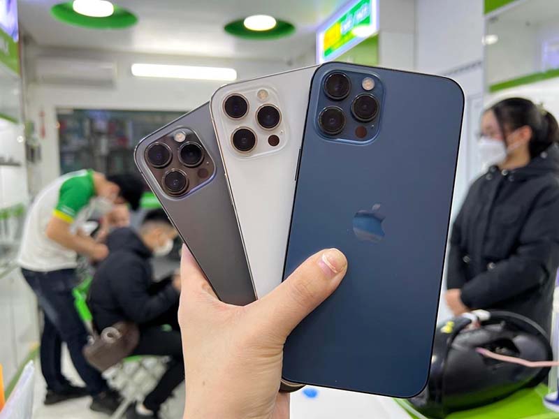 iPhone 12 Pro Max có màn hình 6.7 inch phù hợp cho mọi tác vụ