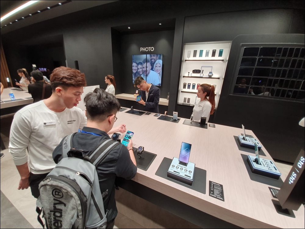 Samsung liên tục cho ra mắt các sản phẩm smartphone mới