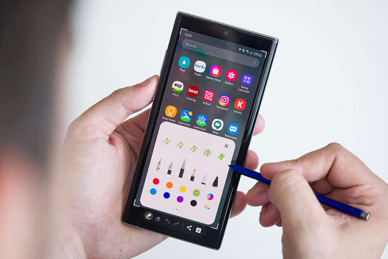 co-nen-mua-samsung-galaxy-note-10-plus-nam-2020
