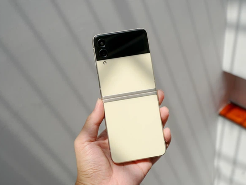 Ngoại hình hút mắt của Galaxy Z Flip 3