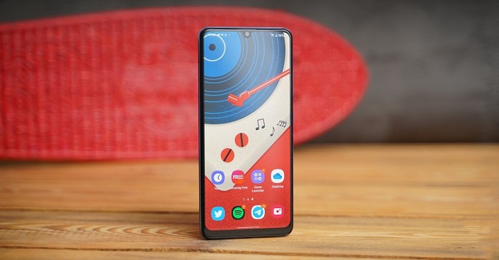 Màn hình Super AMOLED ấn tượng