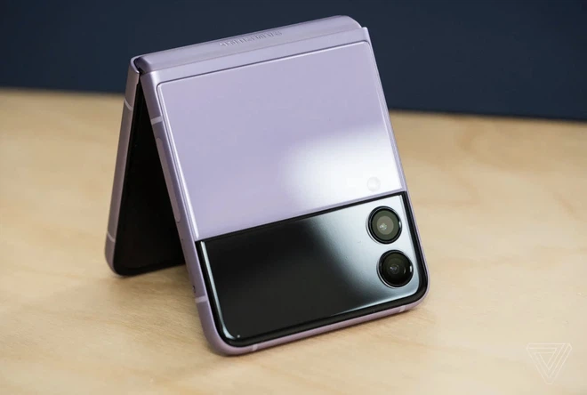 Có nên mua Galaxy Z Flip 3 không?