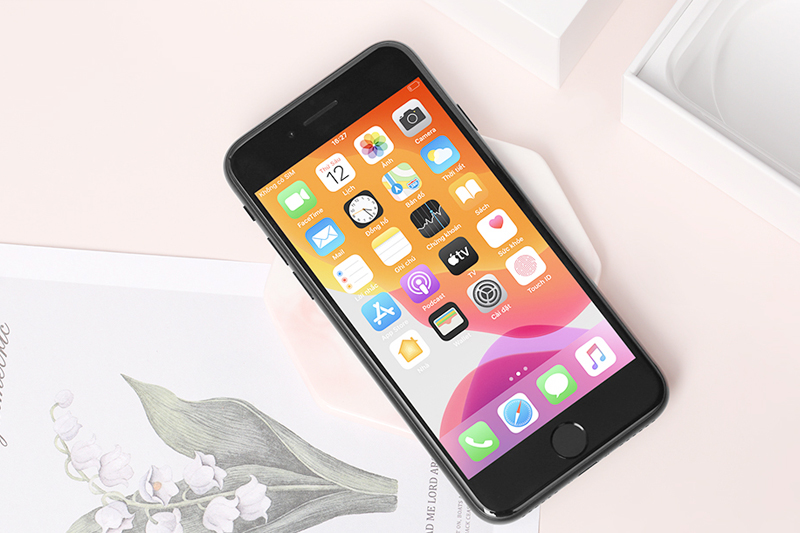 Cấu hình mạnh mẽ với con chip Apple A13