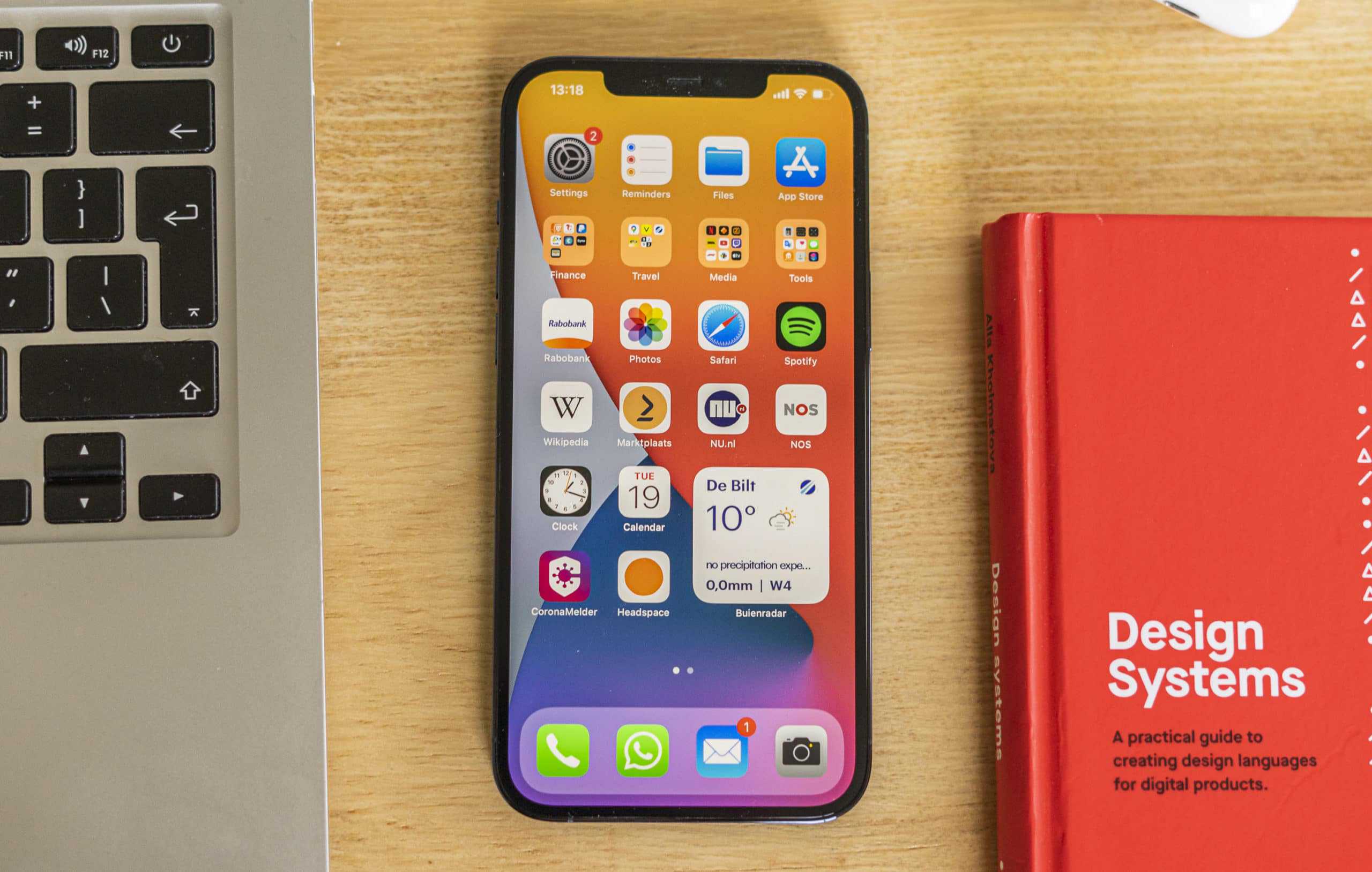 Màn hình Super Retina XDR sắc nét, sống động