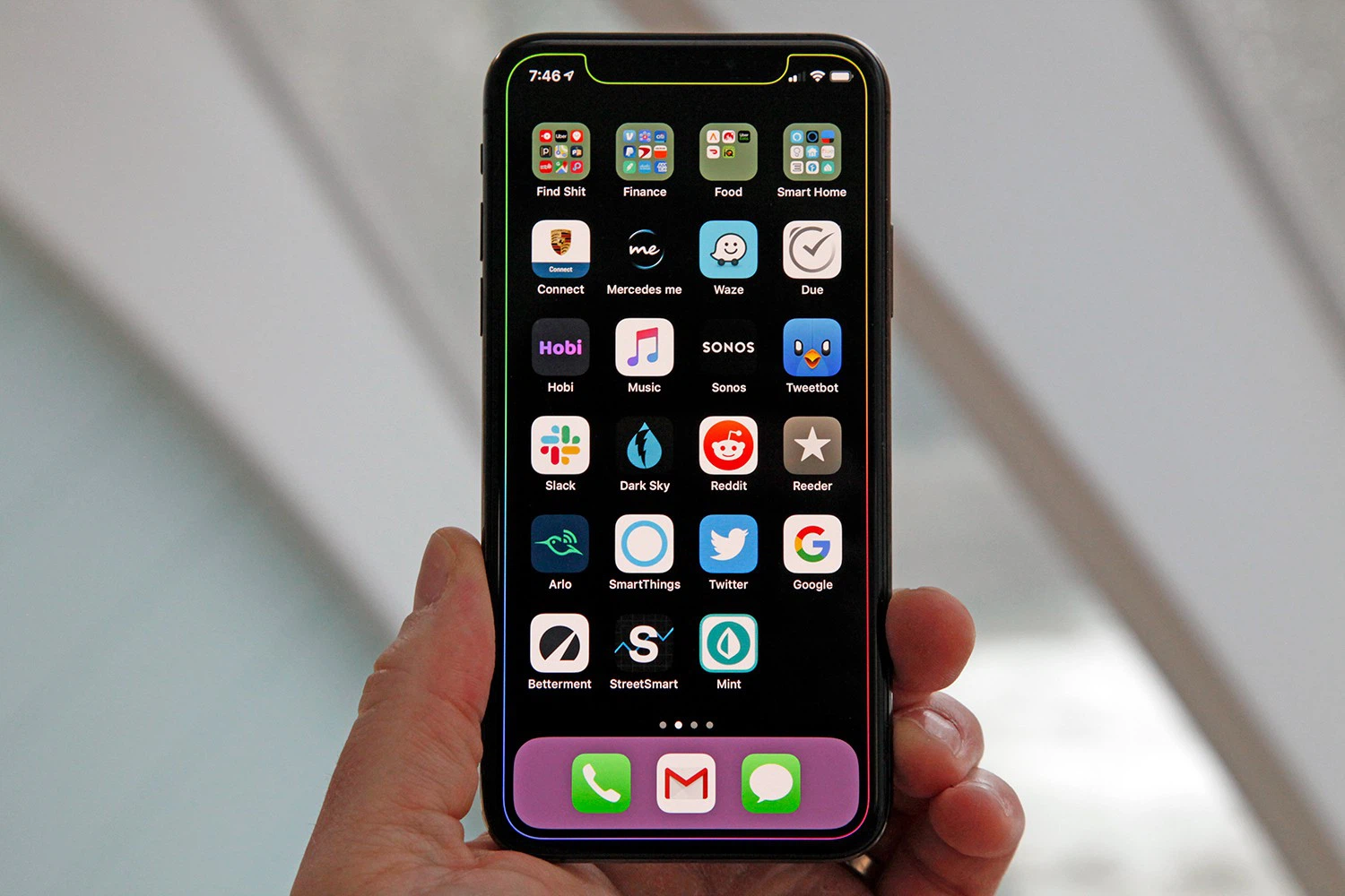 Để hình nền màu đen giúp tiết kiệm pin iPhone