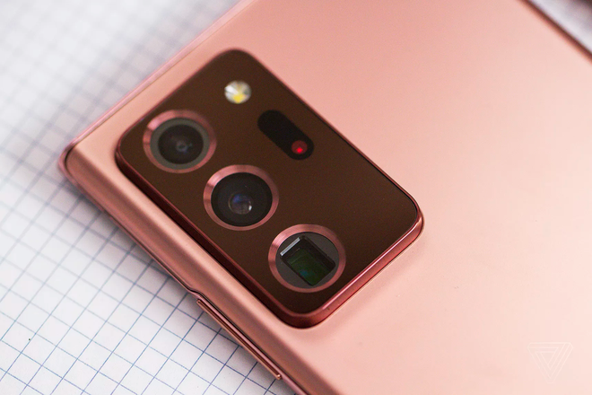 Cụm camera với ống kính chính 108MP
