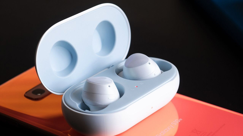 Tai nghe Galaxy Buds Plus có thể sạc không dây