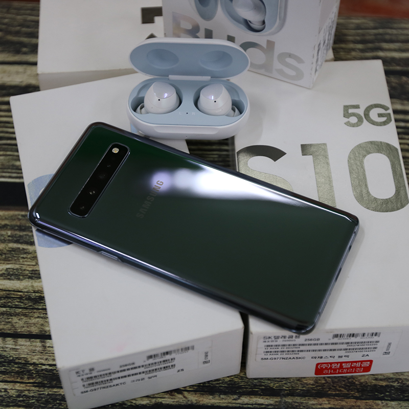 Samsung tặng kèm Galaxy Buds với Galaxy S10