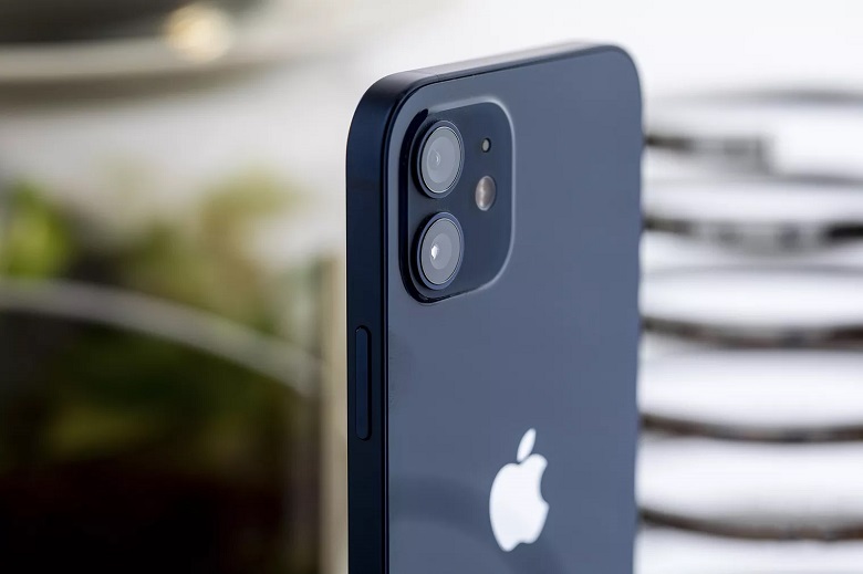 Cụm camera sau của iPhone 12 mini tương tự iPhone 11 