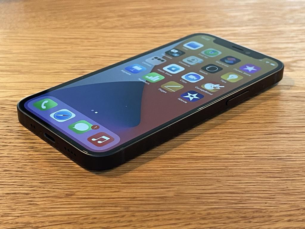 Thiết kế khung viền tương tự iPhone 5
