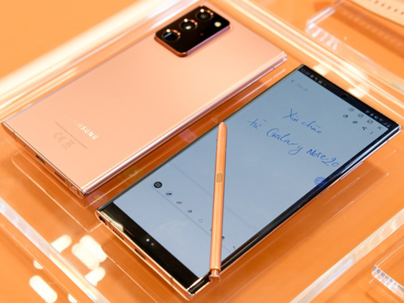 Mặt lưng được làm bằng kính cường lực Gorilla Glass Victus xịn nhất