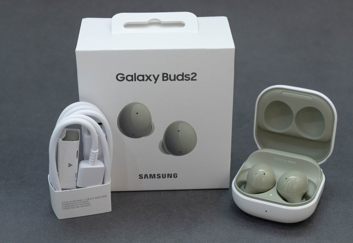 Mở hộp Galaxy Buds2