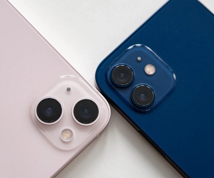 So sánh cụm camera của iPhone 12 và iPhone 13