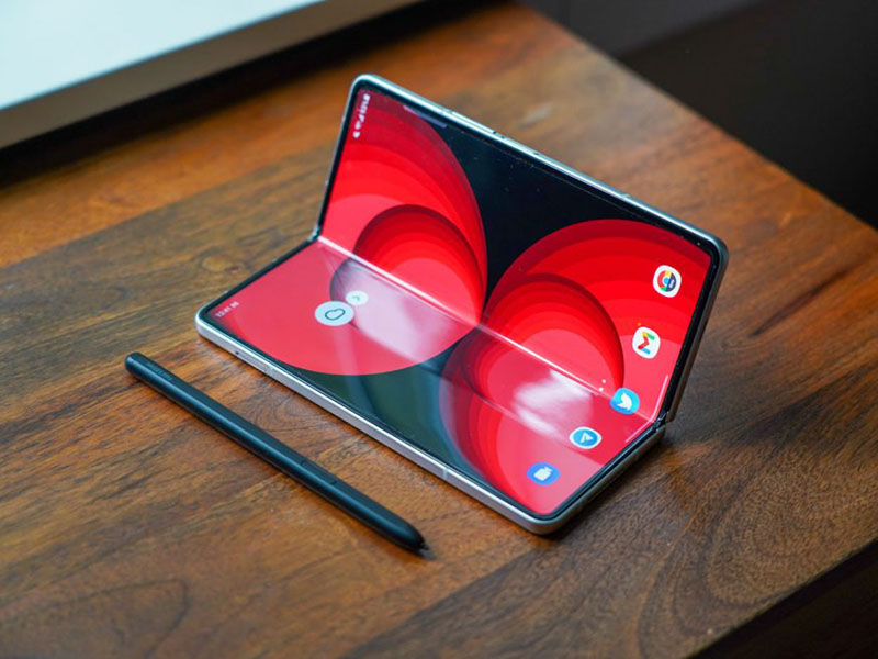 Galaxy Z Fold 3 sở hữu thiết kế cánh bướm quen thuộc