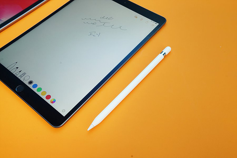 Về Apple Pencil và bàn phím thông minh