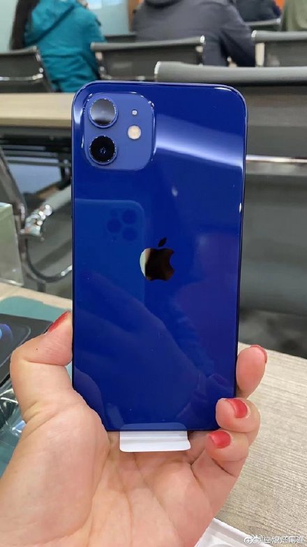 iPhone 12 màu xanh sẽ như thế này
