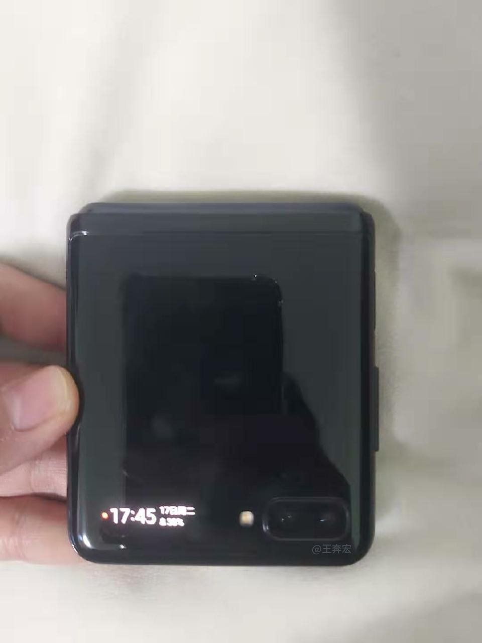 Thiết kế của Samsung Fold 2