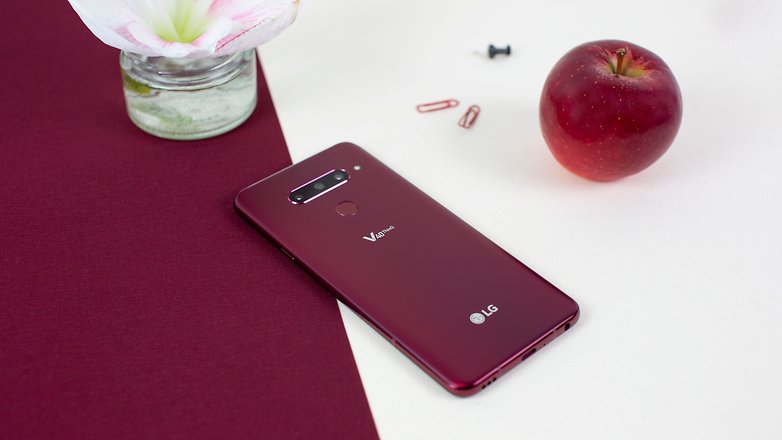 LG V40 vẫn được nhiều người săn đón trên thị trường