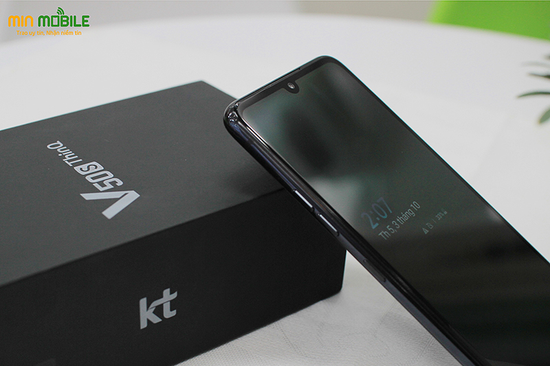 Thiết kế LG V50S ThinQ khá dày dặn