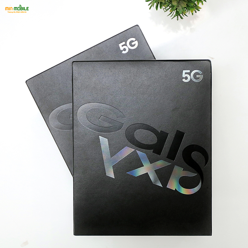 Samsung Galaxy Fold 5G sở hữu thiết kế “không lẫn với ai”