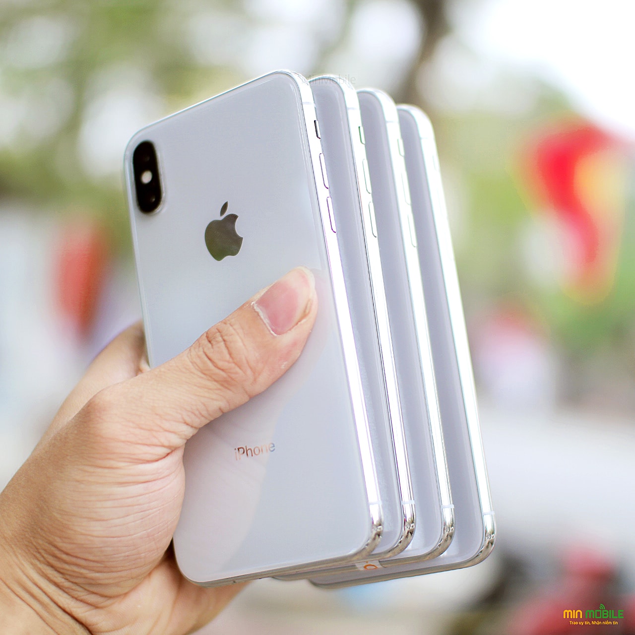 Khung viền iPhone X được làm bằng thép không gỉ chắc chắn